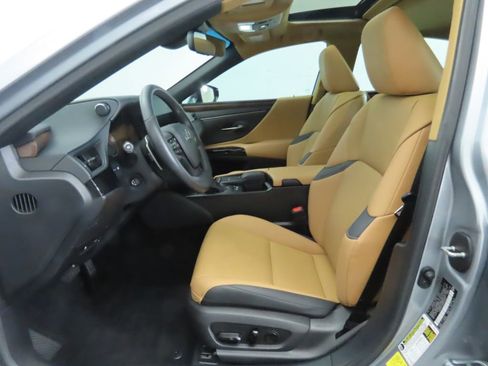 Used 2022 Lexus ES 300h w/ Premium Package image 19