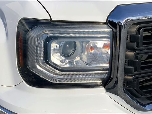 Used 2018 GMC Sierra 1500 2WD Crew Cab w/ Sierra Convenience Package image 24