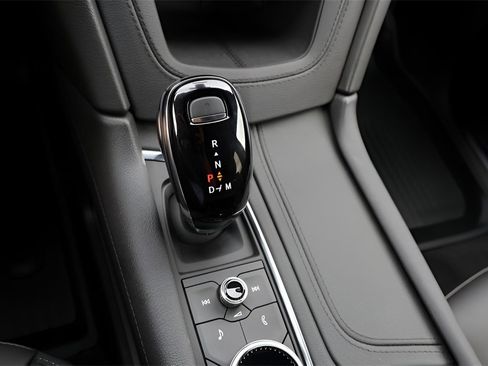 New 2026 Cadillac XT5 Luxury w/ LPO, ONYX Package image 25