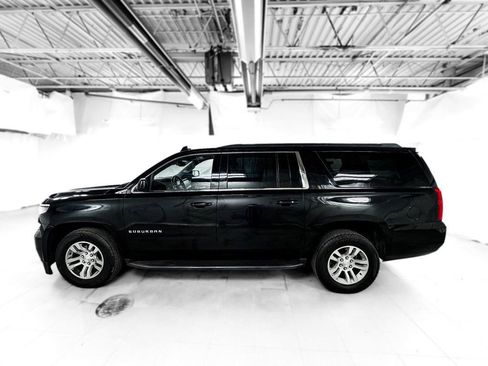 Used 2017 Chevrolet Suburban LT image 2