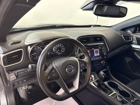 Used 2020 Nissan Maxima SR w/ Sport Mat Group FWD image 16