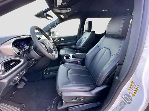 New 2025 Chrysler Pacifica Select w/ Fav Edition Package image 14