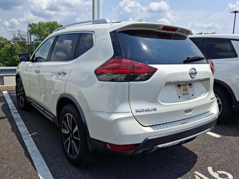 Used 2017 Nissan Rogue SL w/ SL Premium Package AWD/4WD image 3