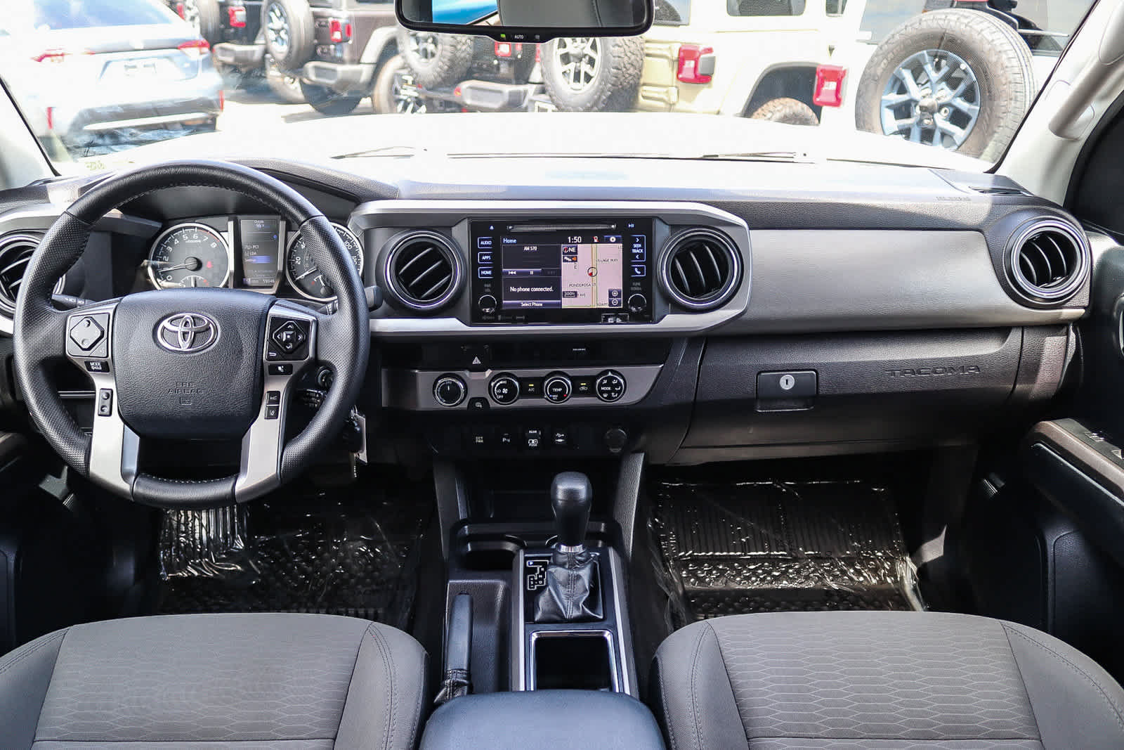Used 2018 Toyota Tacoma SR5 AWD/4WD image 12