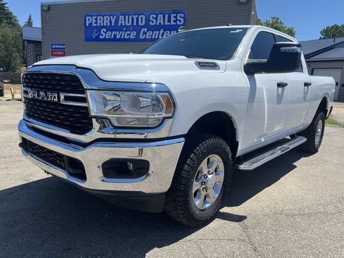 Used 2024 RAM 2500 Big Horn w/ Off Road Package AWD/4WD image 2