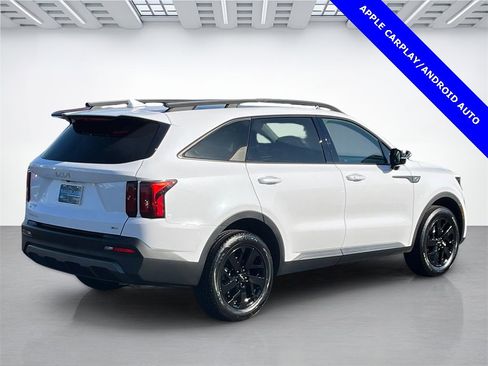 Used 2023 Kia Sorento S w/ Panoramic Sunroof Package image 3