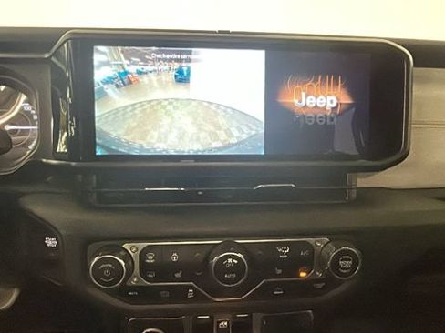 Used 2024 Jeep Wrangler Unlimited AWD/4WD image 24
