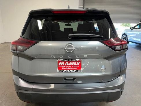 Used 2024 Nissan Rogue SV FWD image 4