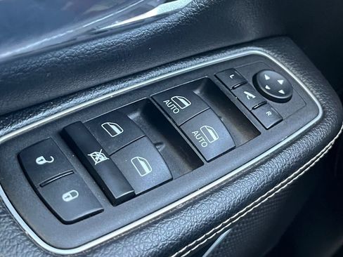 Used 2023 RAM 1500 Laramie image 7