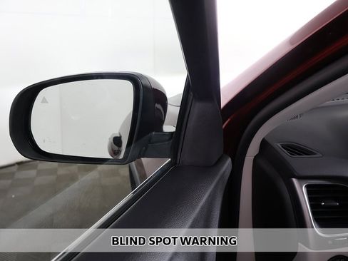 Used 2021 Jeep Cherokee Latitude Lux w/ Mopar Interior Package image 3