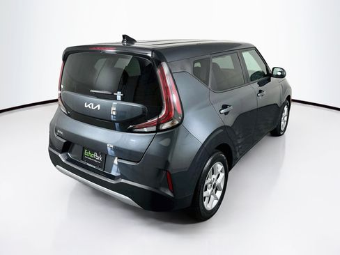Used 2025 Kia Soul LX w/ LX Technology Package FWD image 9
