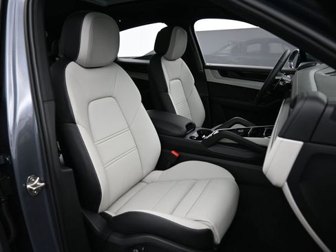 New 2026 Porsche Cayenne Coupe AWD/4WD image 30