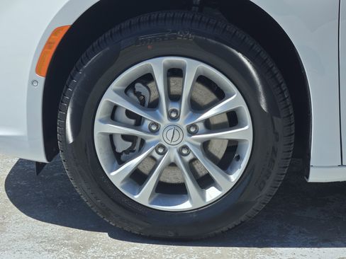 New 2026 Chrysler Pacifica Select image 10