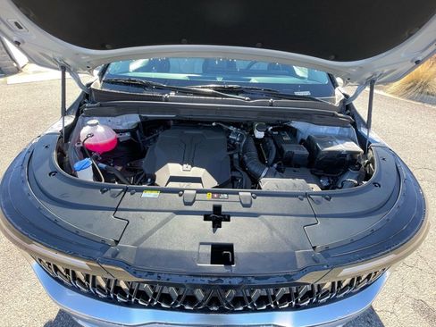 New 2026 Kia Carnival EX FWD image 32