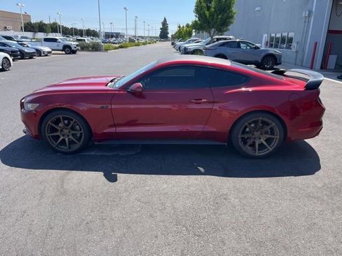 Used 2017 Ford Mustang Coupe RWD image 8