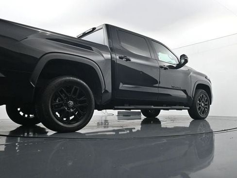 Used 2025 Toyota Tundra Limited AWD/4WD image 35