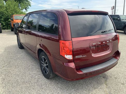 Used 2018 Dodge Grand Caravan SXT w/ Blacktop Package FWD image 6
