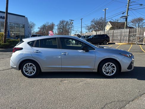 Certified 2025 Subaru Impreza 2.0i image 8