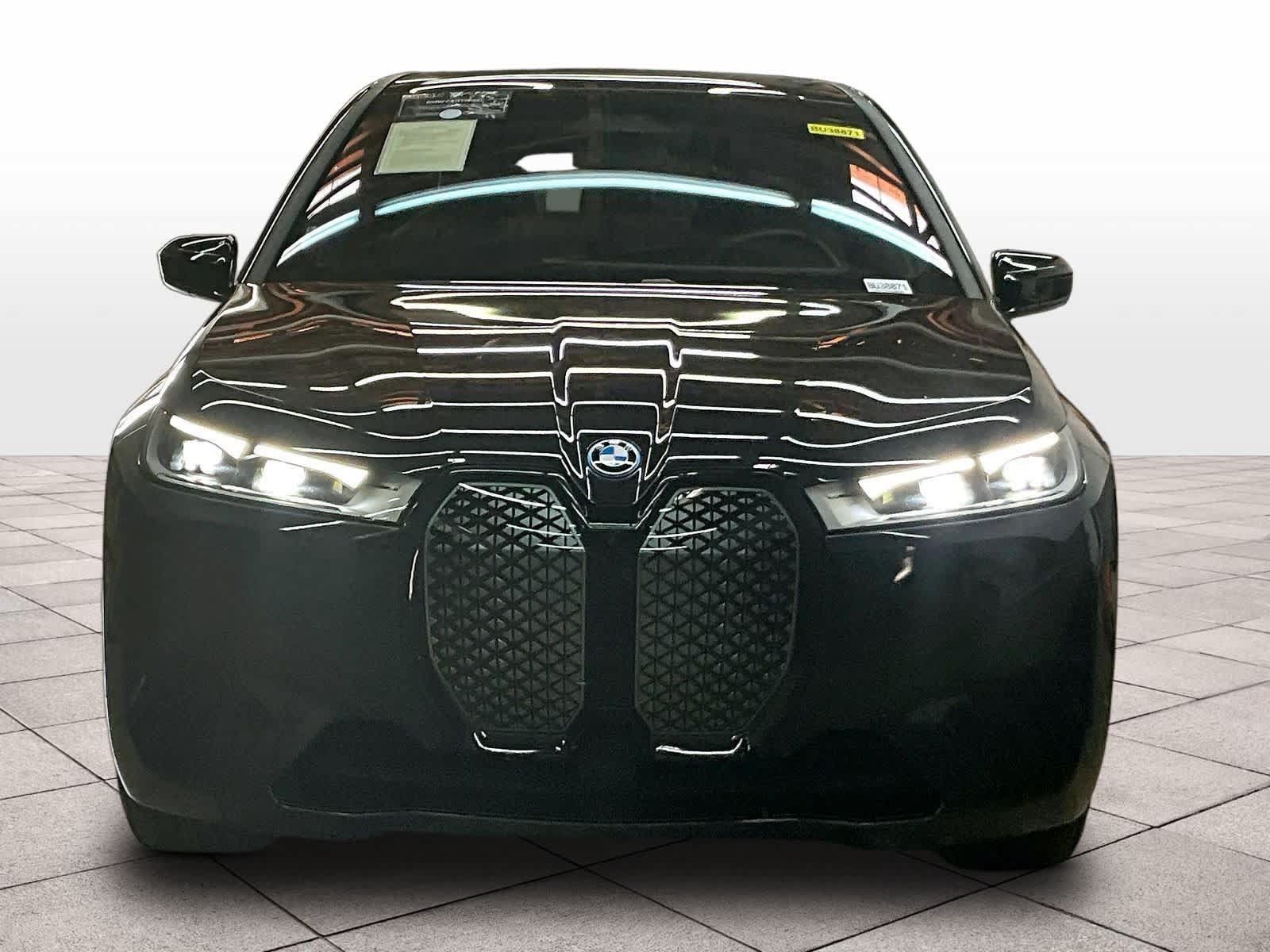 Used 2024 BMW iX xDrive50 w/ Sport Package AWD/4WD image 3