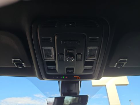 Used 2021 GMC Yukon Denali w/ Denali Premium Package image 27