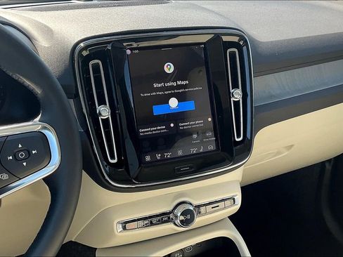 New 2026 Volvo XC40 B4 Plus w/ Climate Package image 17