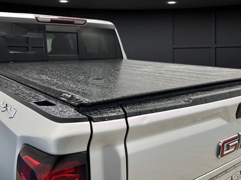 Used 2020 GMC Sierra 1500 SLT w/ SLT Premium Package AWD/4WD image 34