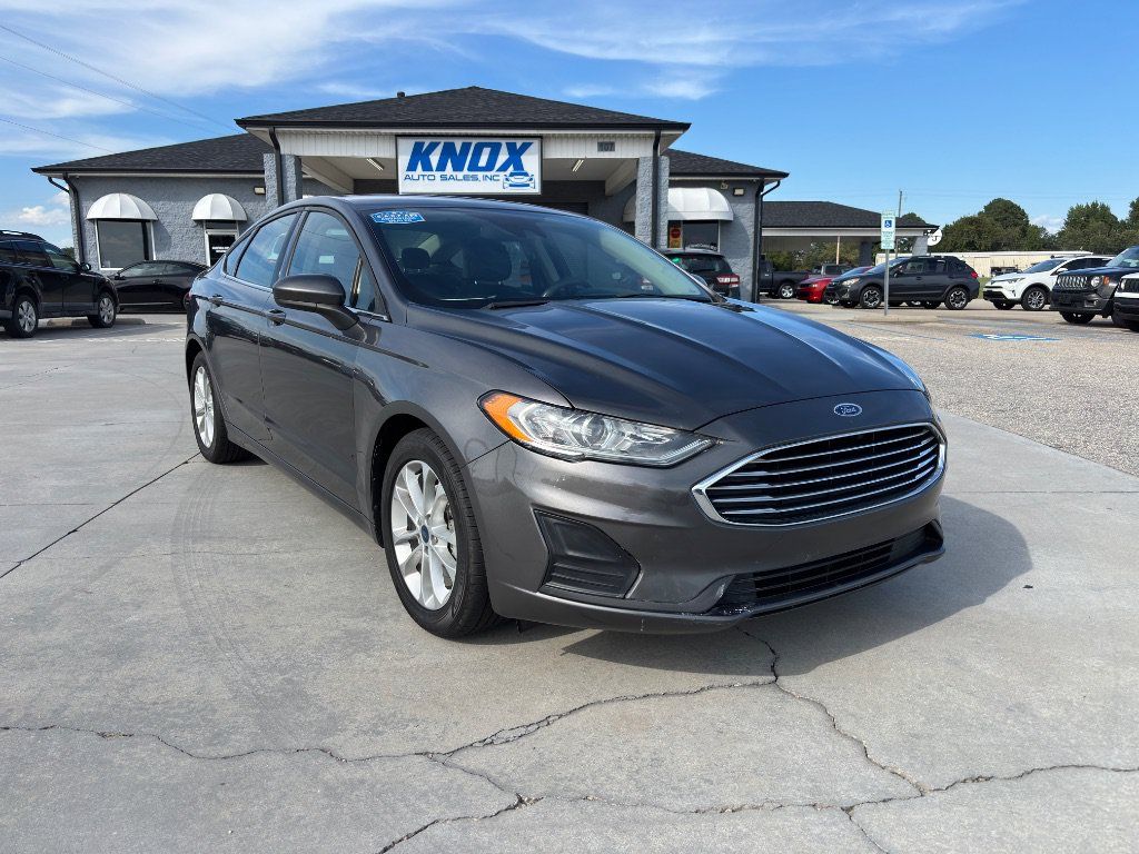 Used 2019 Ford Fusion SE FWD image 2