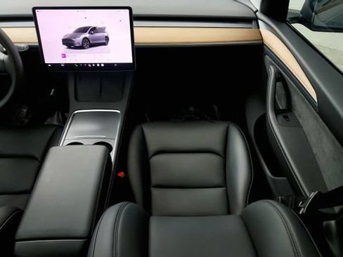 Used 2025 Tesla Model Y Long Range RWD image 51