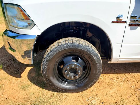 Used 2018 RAM 3500 Tradesman w/ Chrome Appearance Group image 5