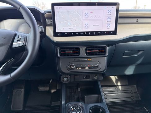 Used 2025 Ford Maverick Lariat w/ 4K Tow Package image 30