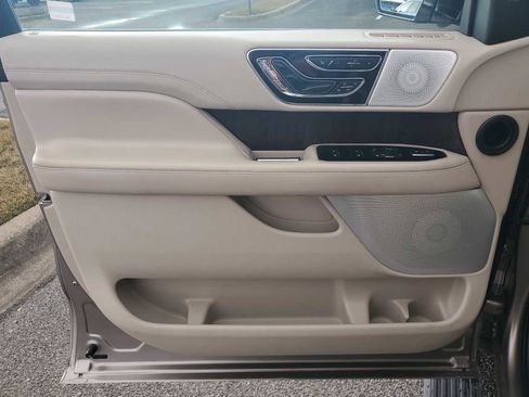 Used 2018 Lincoln Navigator Reserve w/ Technology Package image 16