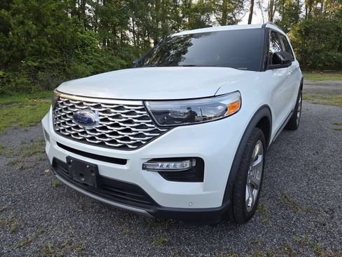 Used 2020 Ford Explorer Platinum w/ Premium Technology Package AWD/4WD image 2
