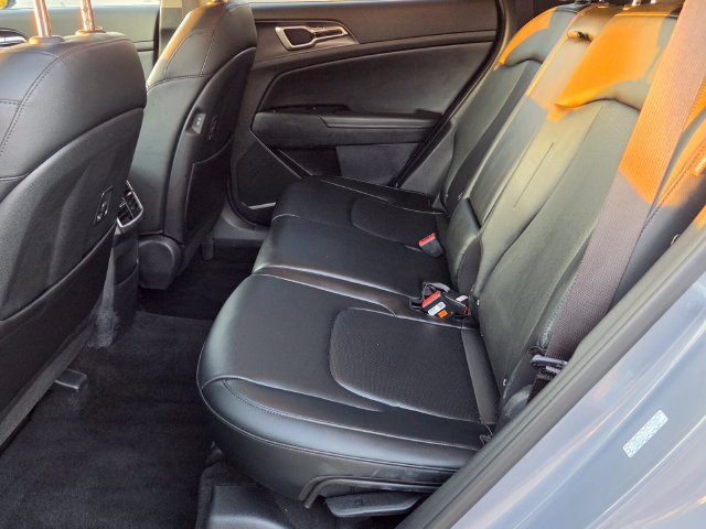 Used 2025 Kia Sportage EX FWD image 13