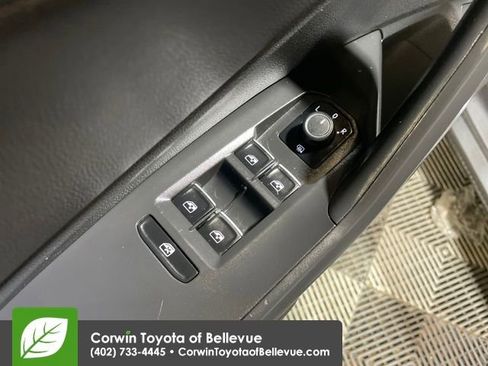 Used 2024 Volkswagen Jetta SE image 11