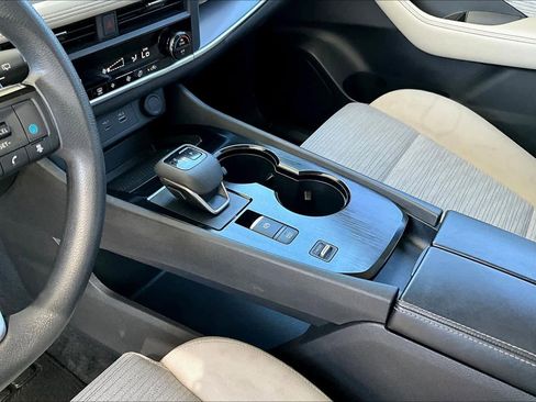 Used 2023 Nissan Rogue SV image 17