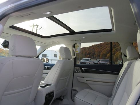 New 2026 Buick Enclave Avenir w/ Super Cruise Package image 9