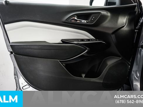 Used 2025 Chevrolet Trax LT w/ LT Convenience Package FWD image 52