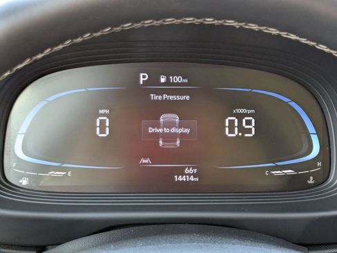 Used 2023 Hyundai Venue Limited image 11