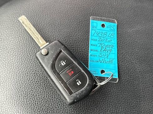 Used 2020 Toyota RAV4 LE image 29