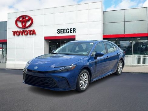 Used 2025 Toyota Camry LE FWD image 13