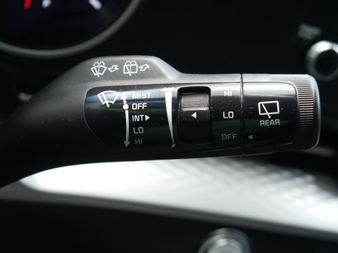 Used 2024 Kia Carnival LX FWD image 28