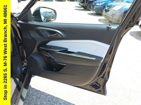 Used 2025 Chevrolet Trax LT FWD image 37