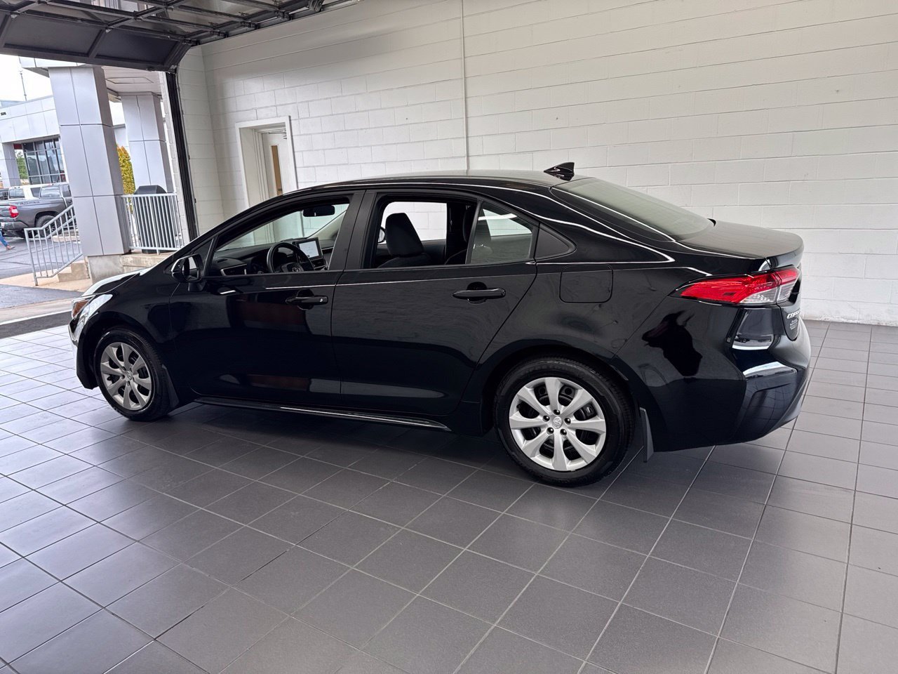 Used 2026 Toyota Corolla LE FWD image 5