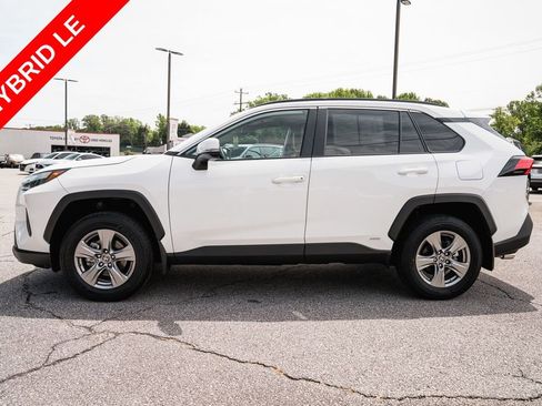 Used 2024 Toyota RAV4 LE AWD/4WD image 4