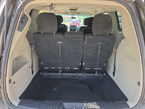 Used 2016 Dodge Grand Caravan SXT FWD image 17