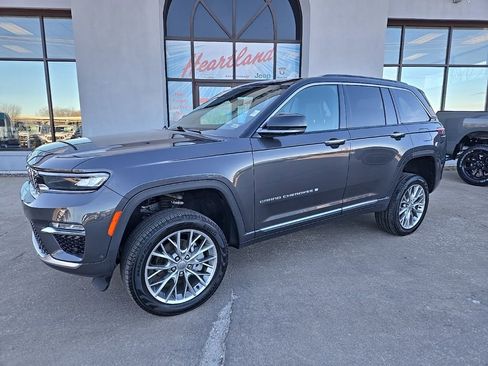 Used 2025 Jeep Grand Cherokee Summit AWD/4WD image 3