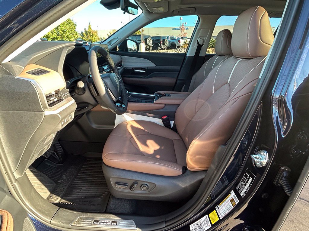 Used 2026 Toyota Grand Highlander AWD image 9