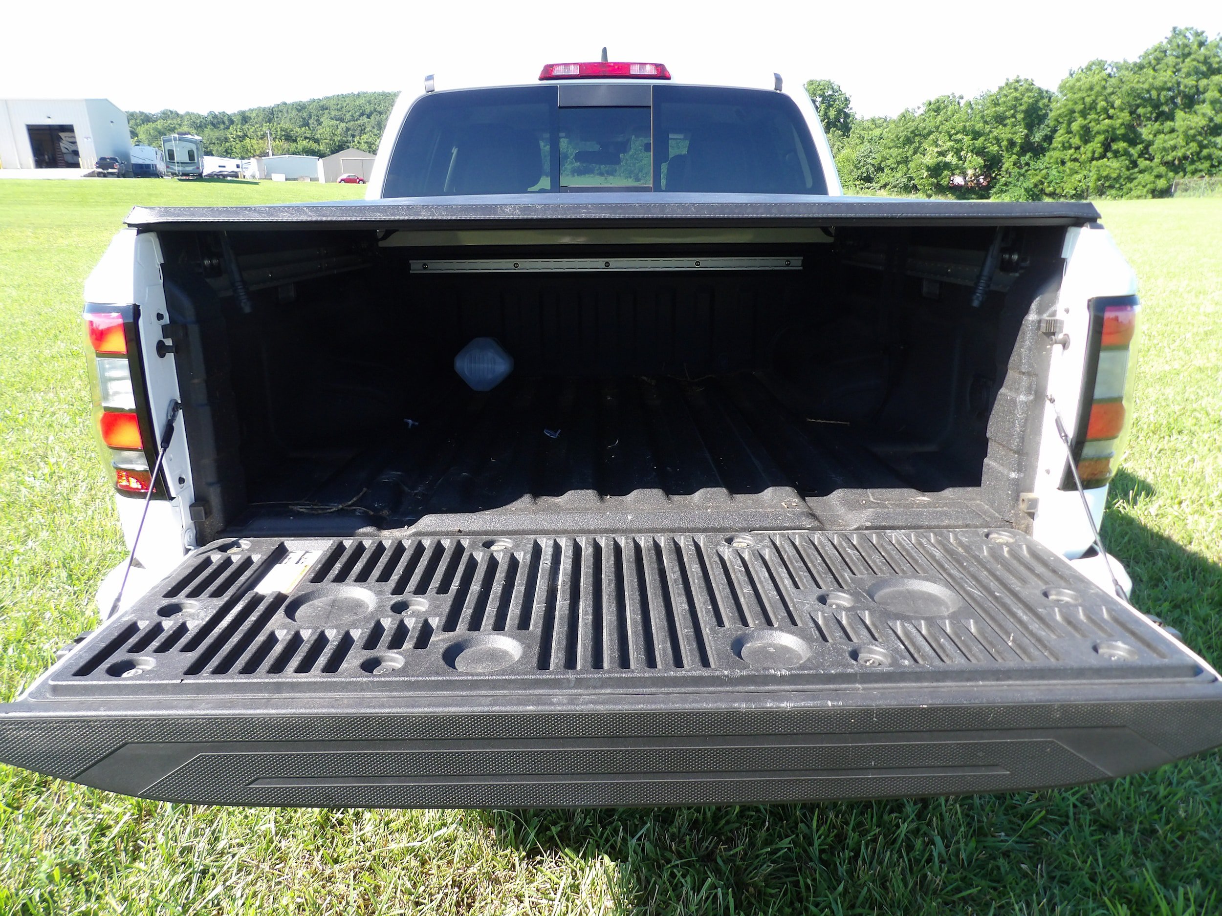 Used 2025 Nissan Frontier SV w/ SV Convenience Package AWD/4WD image 9
