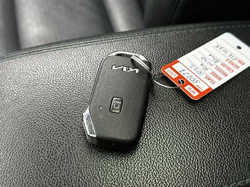 Used 2022 Kia Niro EX Premium image 19