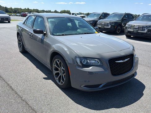 Used 2018 Chrysler 300 Touring w/ Sport Appearance Package RWD image 4